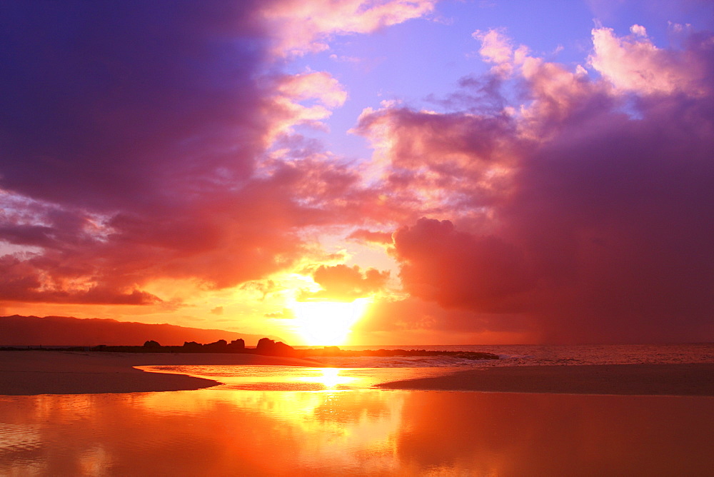 Hawaii, Oahu, Beautiful sunset.