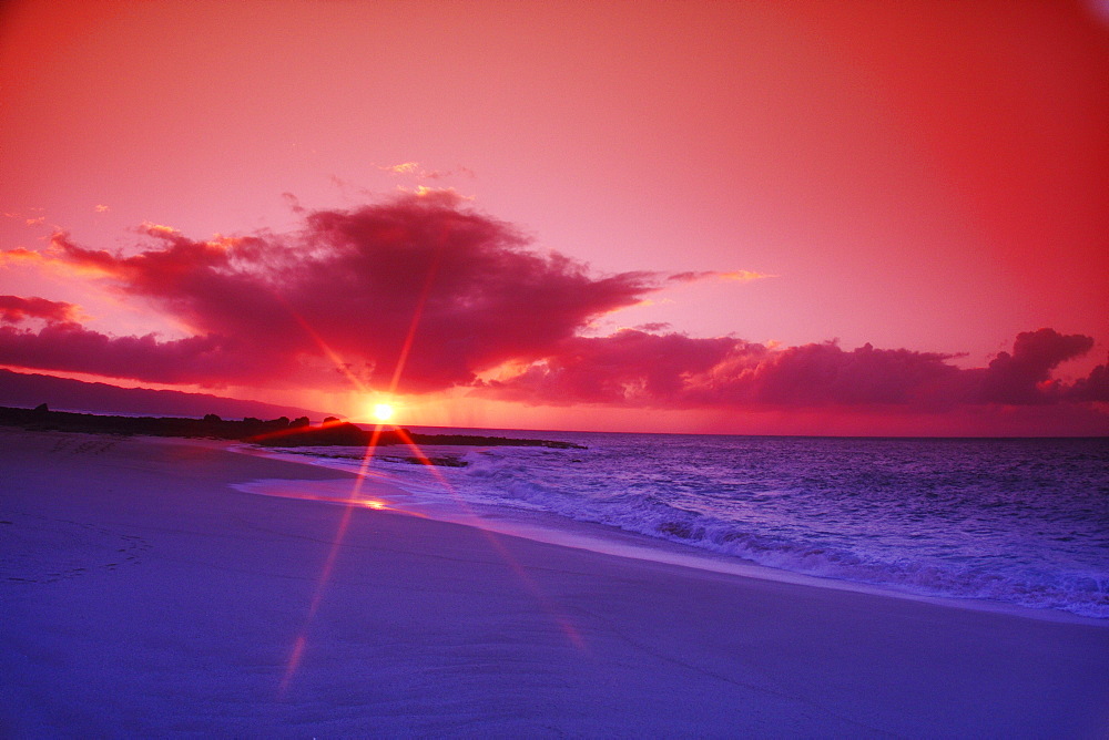 Hawaii, Oahu, Beautiful sunset.