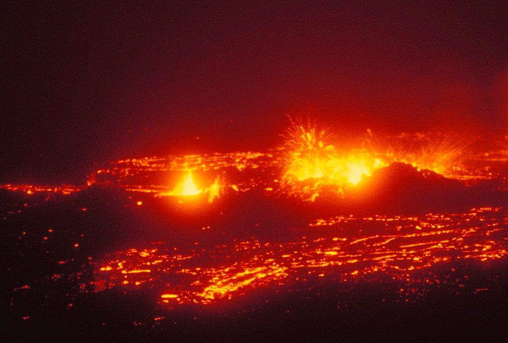 Hawaii, Big Island, Hawaii Volcanoes National Park, Lava action erupting