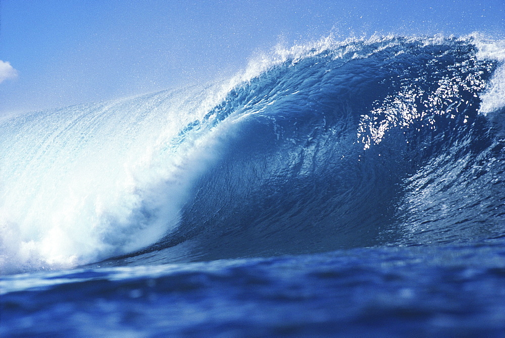 Hawaii, Close-up view of glassy wave tube forming.