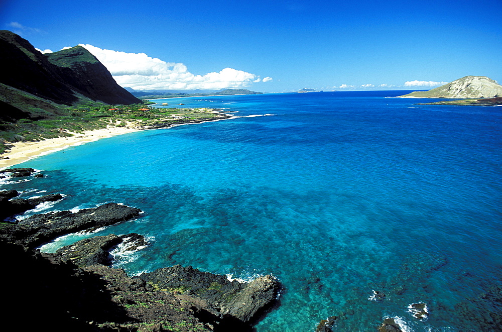 Hawaii, Oahu, Makapu'u beach Park, view of clear ocean and shoreline.