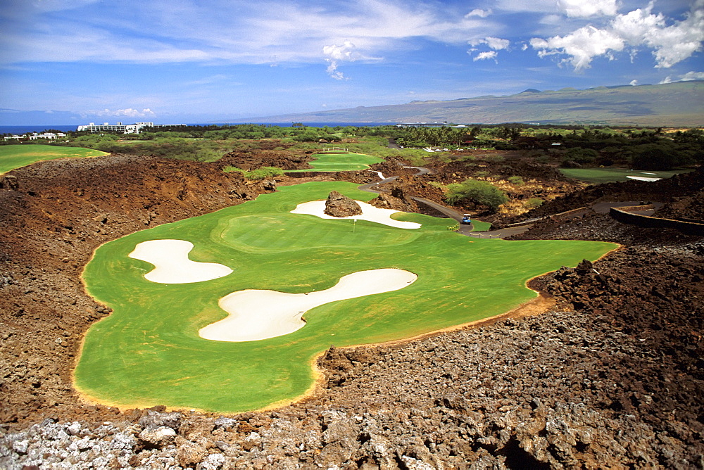 Hawaii, Big Island, Kohala, Mauna Lani Resort, Francis I'i Brown, North Golf Course, sand traps, lava surrounding green