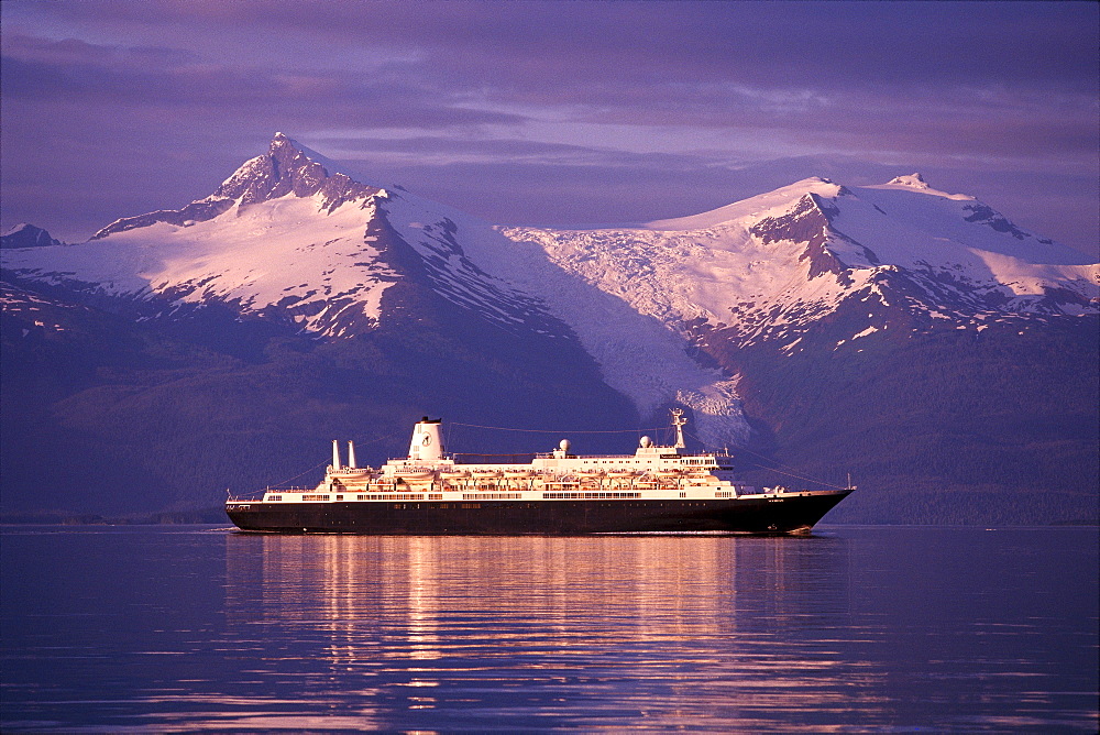 Alaska, Stephens Passage, Noordam, Sumdum glacier at sunset, cruise ship B1656