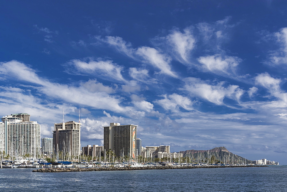 Mare's tails (cirrus uncinus clouds) over Waikiki, Honolulu, Oahu, Hawaii, United States of America