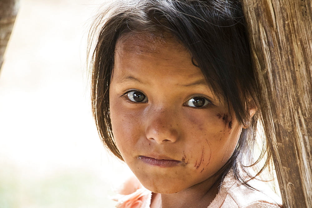 Portrait of a Hmong girl in Na Kam Peng, also called Bomb Village, Xiangkhouang, Laosa