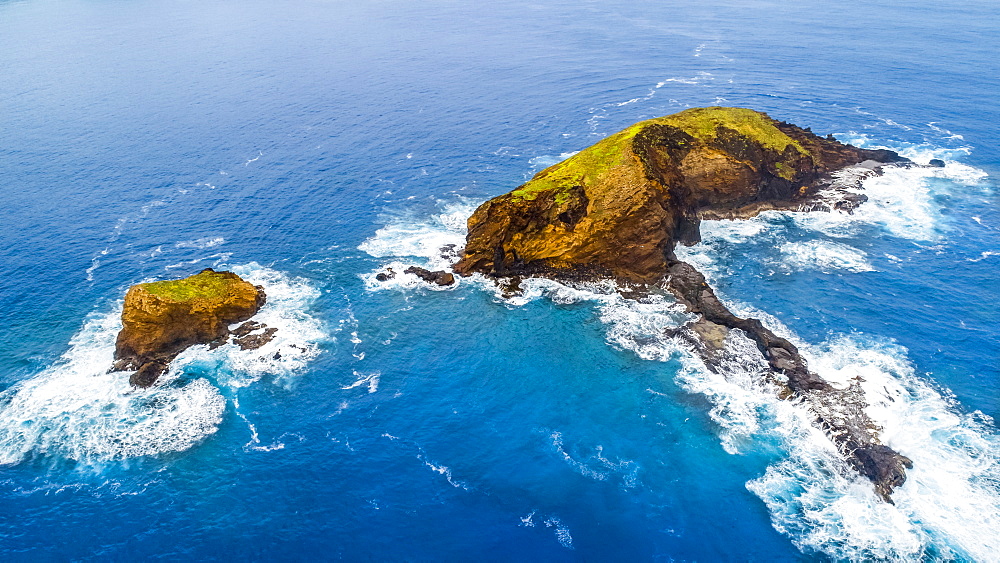 Aerial view of Mokuho’oniki Islet and Kanaha Rock near the island of Molokai, Maui County, Hawaii, United States of America