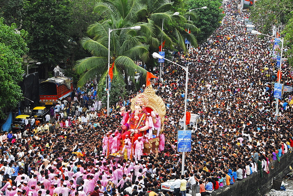 Ganesh immersion procession, Mumbai, Maharashtra, India, Asia