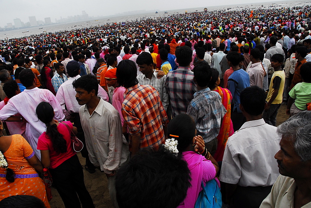 People come together in large numbers for Ganesh immersion, Mumbai, Maharashtra, India, Asia