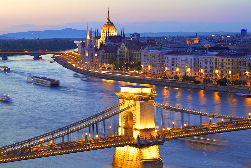 Chain Bridge, River Danube and Hungarian Parliament at dusk, UNESCO World Heritage Site, Budapest, Hungary, Europe 