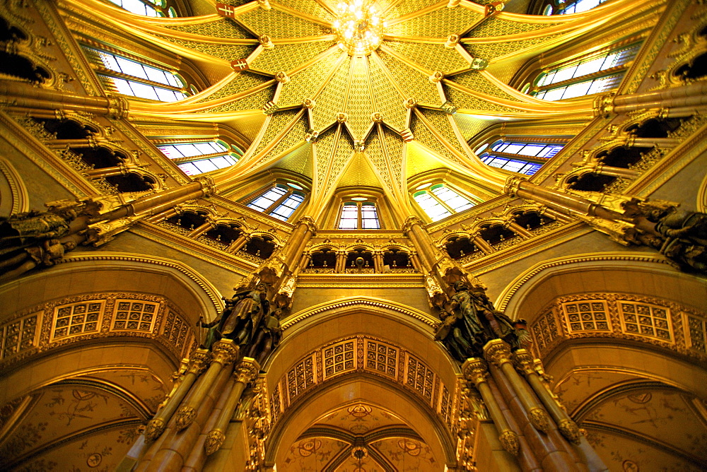 Central Hall ceiling, Hungarian Parliament Building, Budapest, Hungary, Europe 