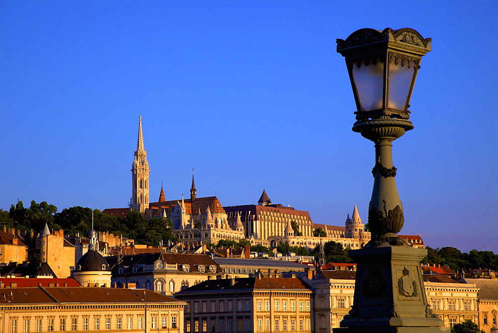 Chain Bridge, Matyas Church (Matthias Church) and Fisherman's Bastion, Budapest, Hungary, Europe 