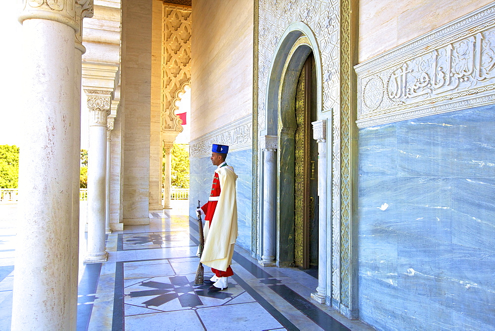 Royal Guard on duty at Mausoleum of Mohammed V, Rabat, Morocco, North Africa, Africa