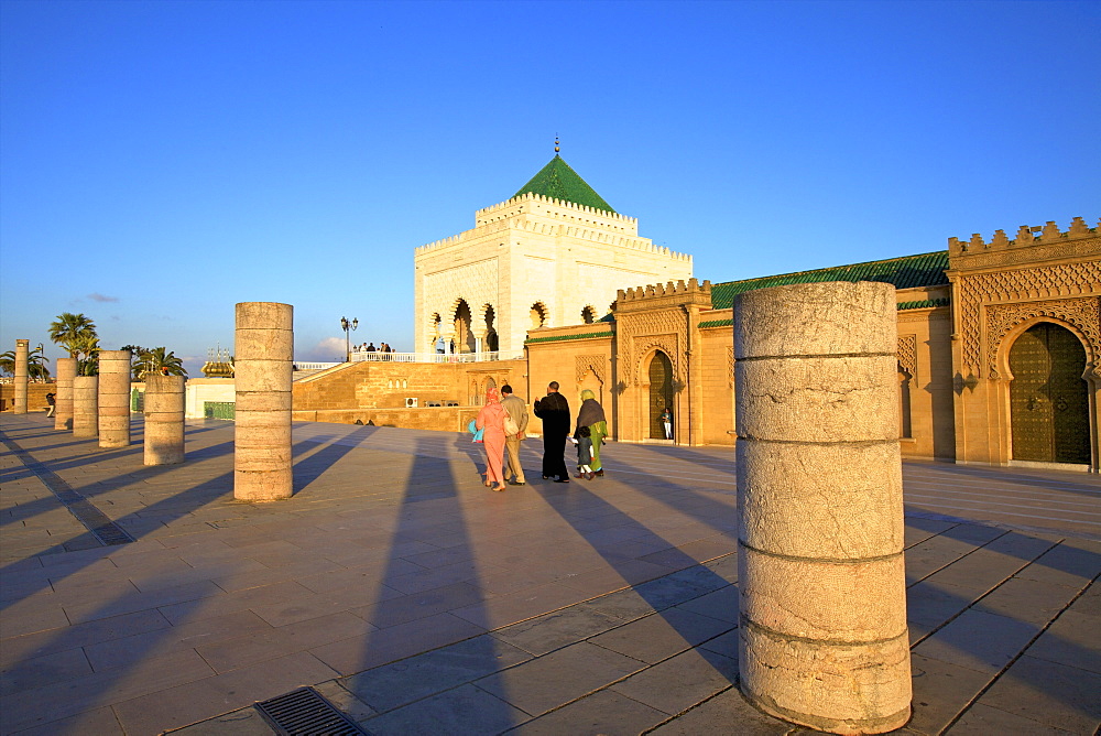 Royal Guard on duty at Mausoleum of Mohammed V, Rabat, Morocco, North Africa, Africa