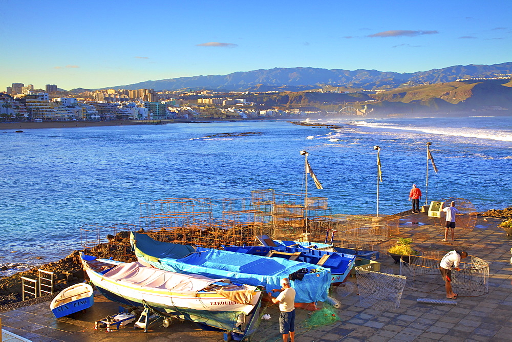 Fishermen at Playa de las Canteras Beach, Santa Catalina District, Las Palmas de Gran Canaria, Gran Canaria, Canary Islands, Spain, Atlantic Ocean, Europe