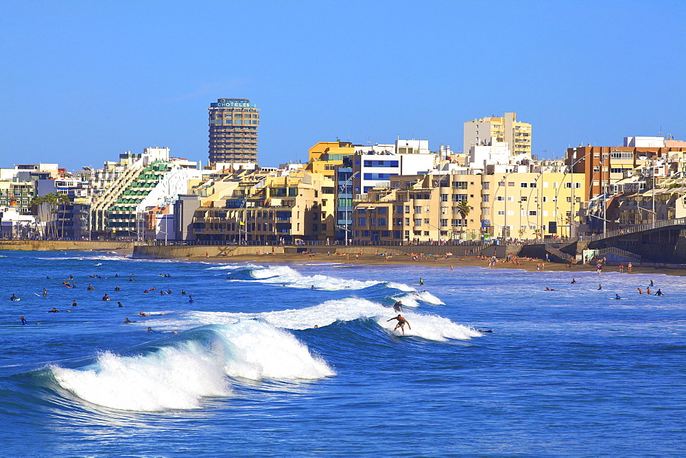 Surfers on Playa de las Canteras Beach, Santa Catalina District, Las Palmas de Gran Canaria, Gran Canaria, Canary Islands, Spain, Atlantic Ocean, Europe