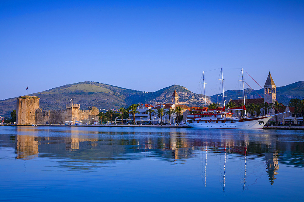 Trogir Harbour, Trogir, UNESCO World Heritage Site, Dalmatian Coast, Croatia, Europe