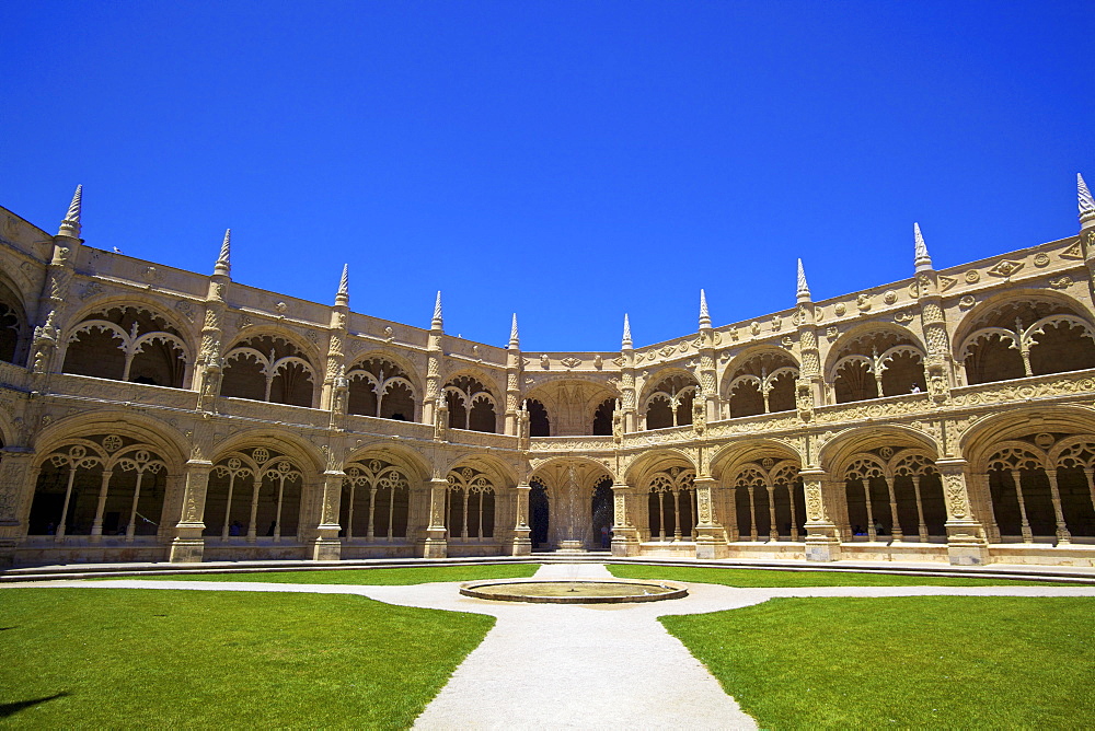 Cloisters, Mosteiro dos Jeronimos, Lisbon, Portugal, South West Europe