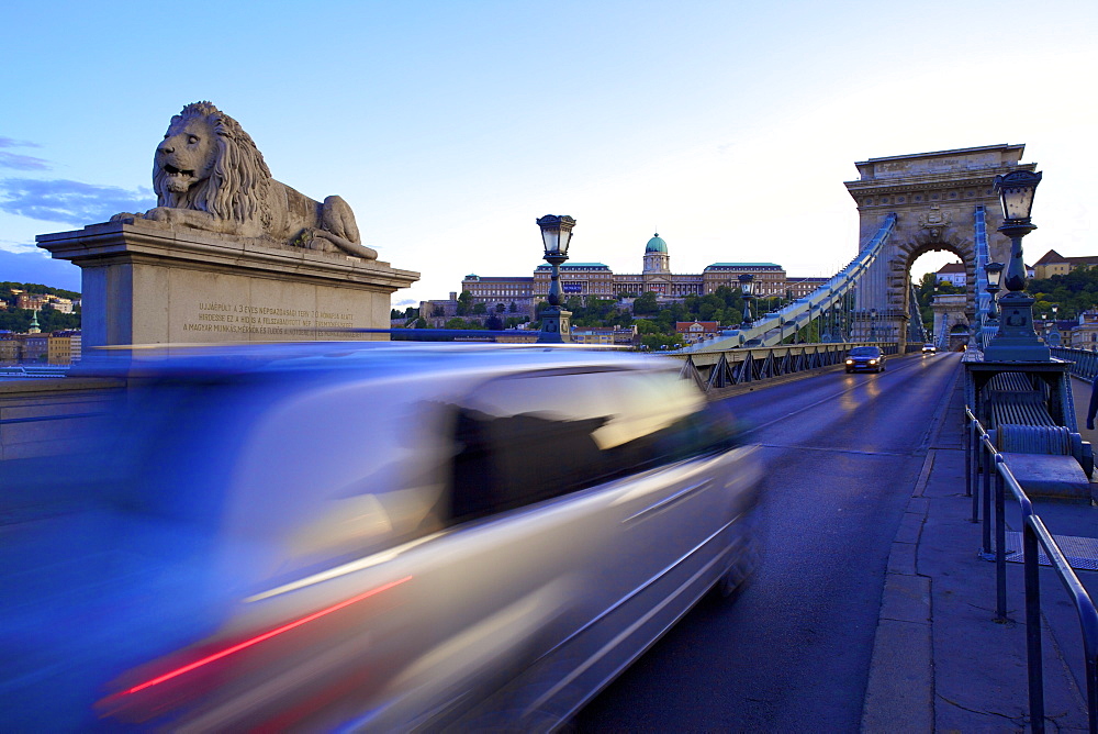 Chain Bridge, Budapest, Hungary, Europe 