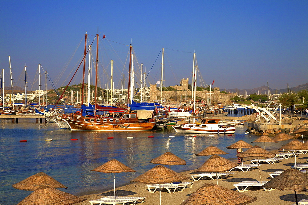 Beach, boats and castle, Bodrum, Anatolia, Turkey, Asia Minor, Eurasia