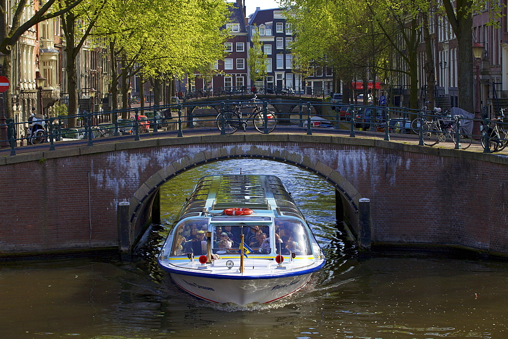 Tourist boat on Keizersgracht, Amsterdam, Netherlands, Europe