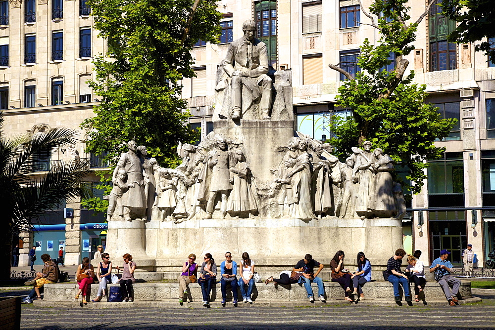 Vorosmarty Square, Vaci Utca, Budapest, Hungary, Europe