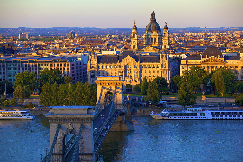 Budapest skyline and River Danube, UNESCO World Heritage Site, Budapest, Hungary, Europe 