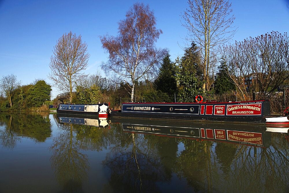 Narrow boats and reflections, Northamptonshire, England, United Kingdom, Europe