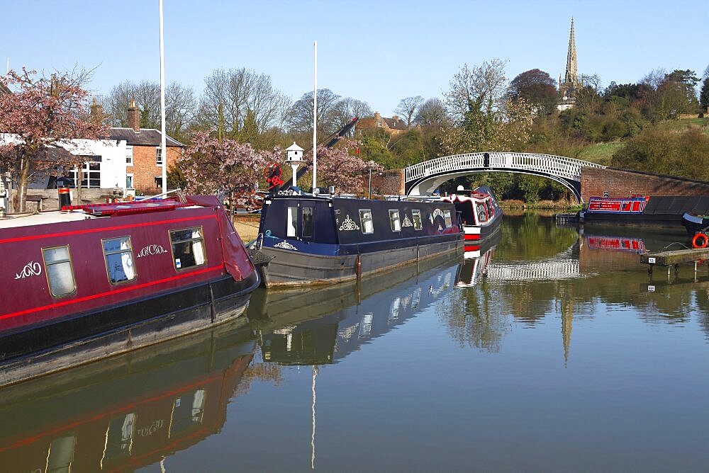 Narrow boats and reflections, Northamptonshire, England, United Kingdom, Europe