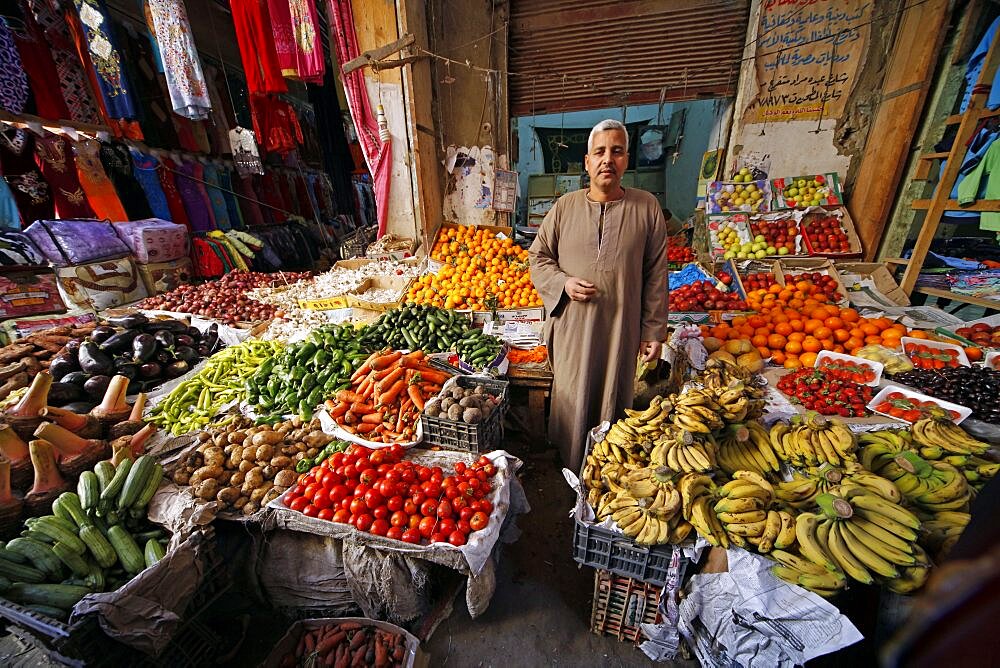 Fruit and vegetable stall, Luxor, Egypt, North Africa, Africa