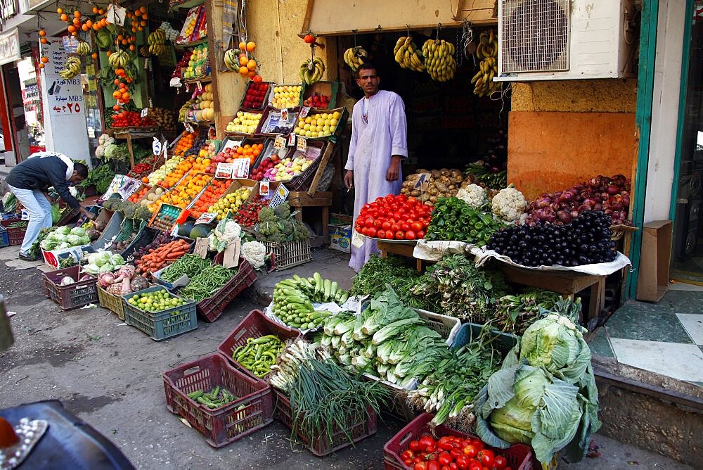 Fruit and vegetable stall, Luxor, Egypt, North Africa, Africa