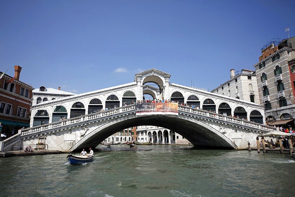 Rialto Bridge over Grand Canal, Venice, UNESCO World Heritage Site, Veneto, Italy, Europe