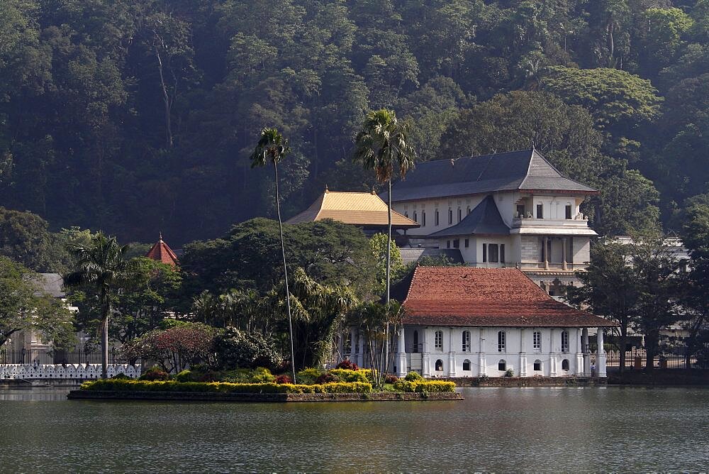 Temple of the Tooth Relic (Sri Dalada Maligawa), UNESCO World Heritage Site, Kandy, Sri Lanka, Asia