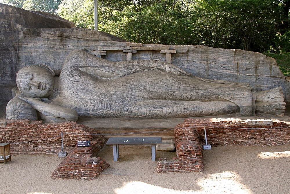 Sleeping Buddha at Gal Vihara, Polonnaruwa, UNESCO World Heritage Site, Sri Lanka, Asia