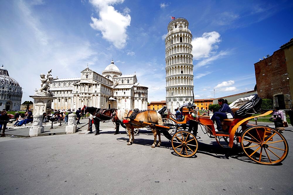 Horse and carriage at Leaning Tower with cathedral behind Pisa, UNESCO World Heritage Site, Tuscany, Italy, Europe