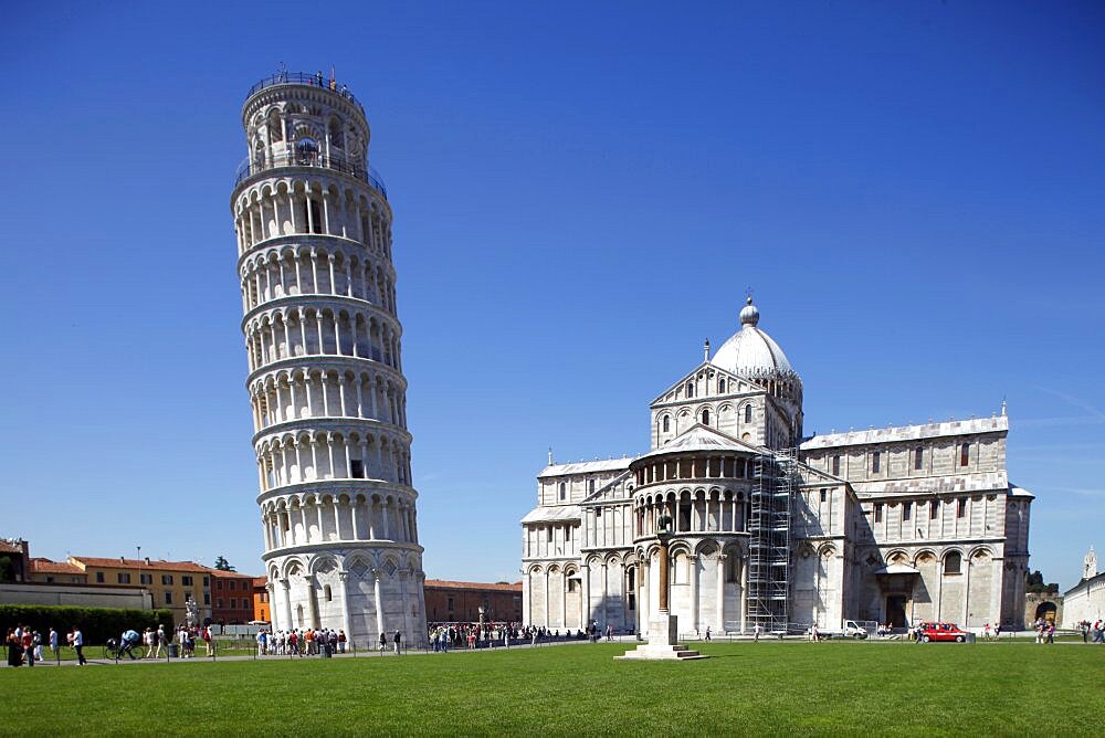 Leaning Tower and St. Mary's Cathedral, UNESCO World Heritage Site, Pisa, Tuscany, Italy, Europe