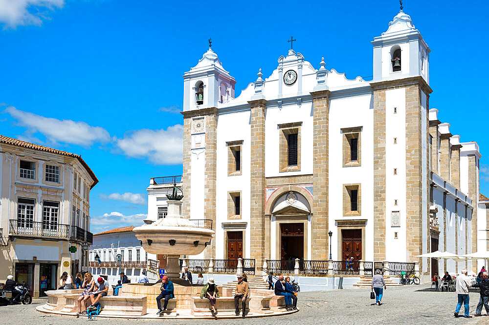 Praca do Giraldo and Santo Antao Church, Giraldo Square, UNESCO World Heritage Site, Evora, Alentejo, Portugal, Europe