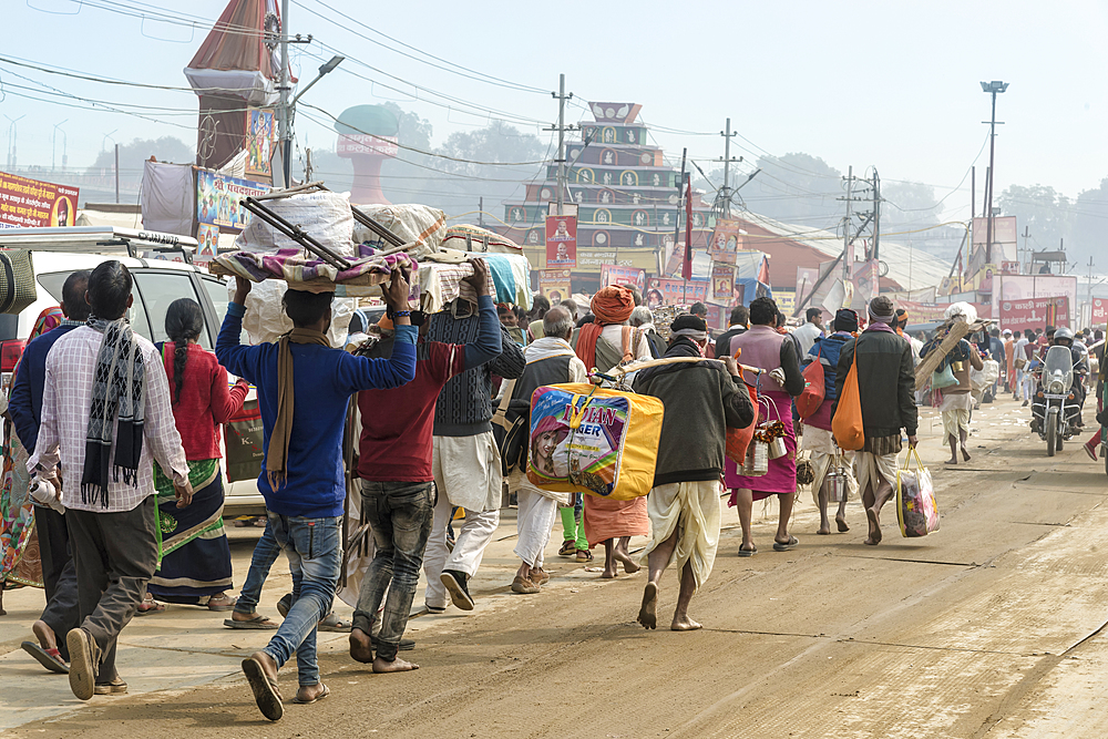 Pilgrims during the Allahabad Kumbh Mela, World's largest religious gathering, Allahabad, Uttar Pradesh, India, Asia