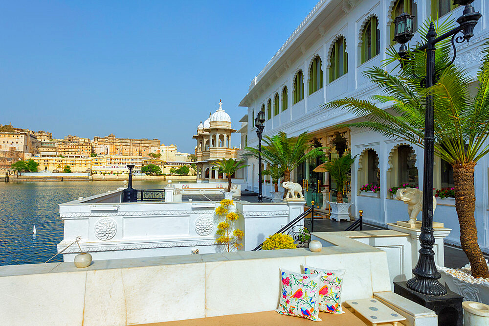 Lake Palace Hotel and view over City Palace, Udaipur, Rajasthan, India, Asia