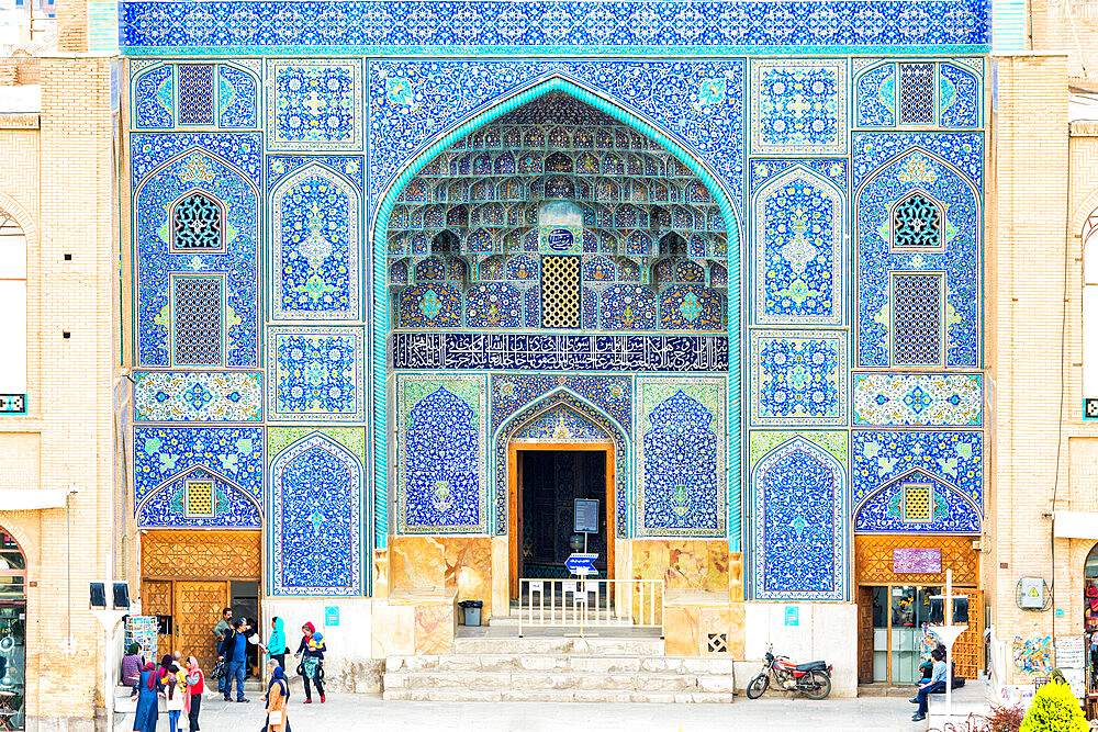 Entrance door, Sheikh Lotfallah Mosque, Maydam-e Iman Square, UNESCO World Heritage Site, Esfahan, Iran, Middle East