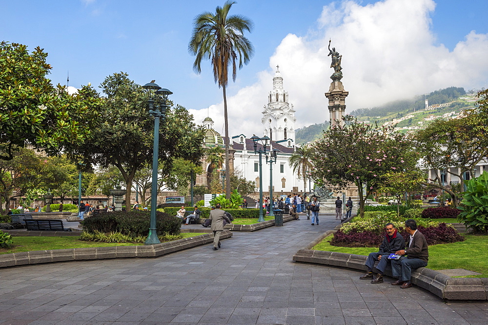 Independence Square, Metropolitan Cathedral, Memorial to the Heroes of the Independence, Quito, UNESCO World Heritage Site, Pichincha Province, Ecuador, South America 