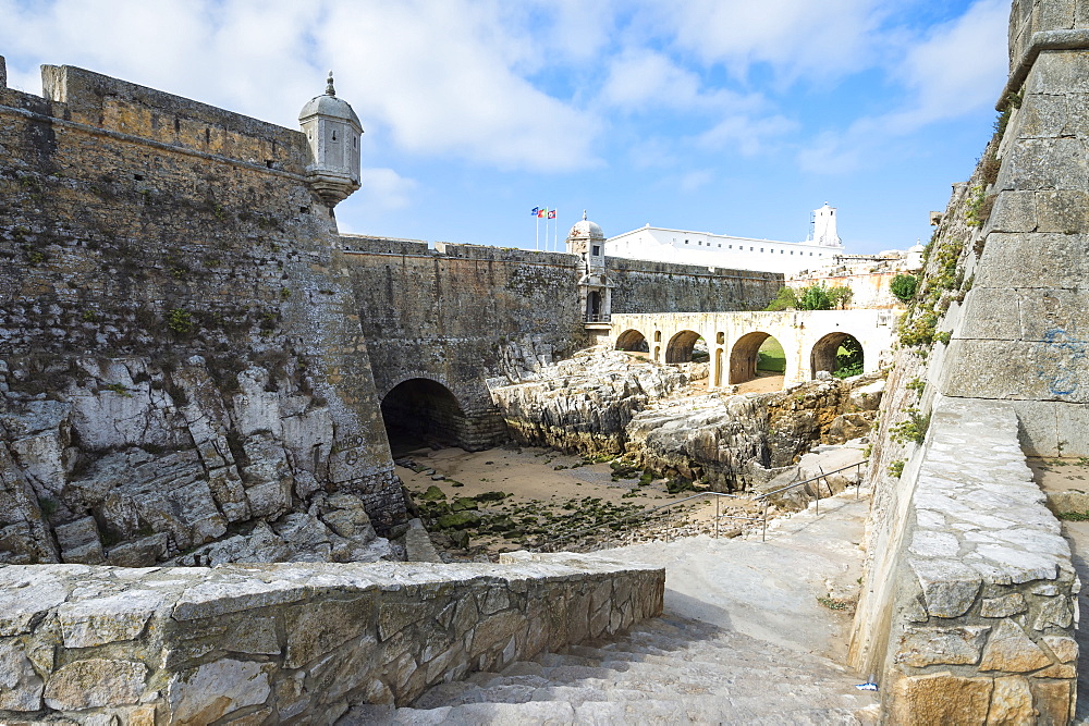 Ramparts of the fortress, Peniche, Estremadura, Portugal, Europe