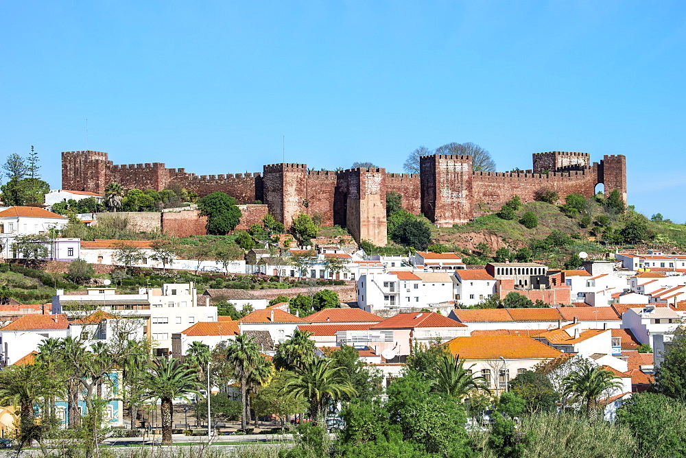 Silves skyline with the Moorish castle and the Cathedral, Silves, Algarve, Portugal, Europe