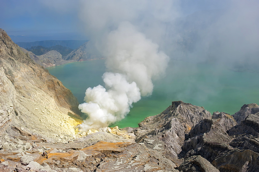 Kawah Ijen volcano (Ijen crater and lake), Banyuwangi, East Java, Indonesia, Southeast Asia, Asia