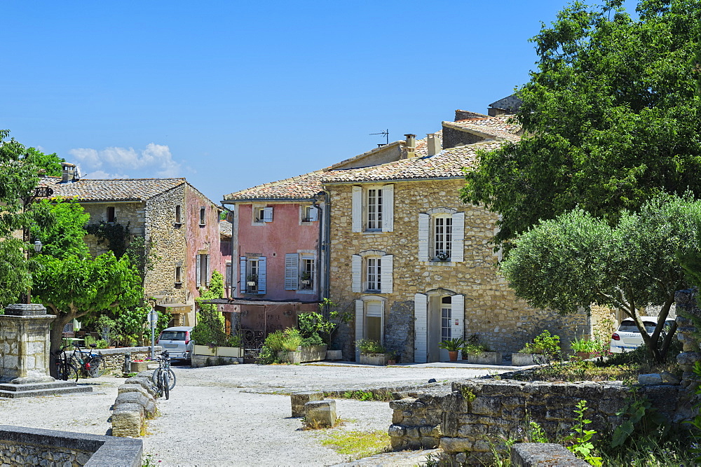 Medieval village of Oppede le Vieux, Vaucluse, Provence Alpes Cote d'Azur region, France, Europe