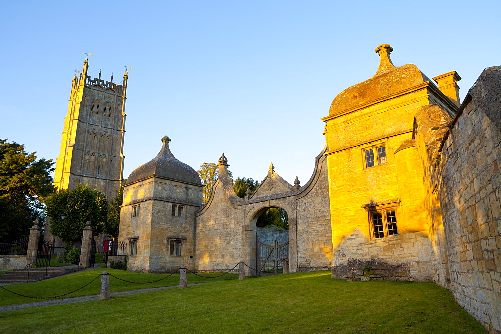 St. James Church and Gateway, Chipping Campden, Gloucestershire, Cotswolds, England, United Kingdom, Europe 