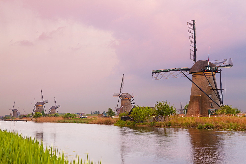 Historic windmills at Kinderdijk, UNESCO World Heritage Site, South Holland, Netherlands, Europe