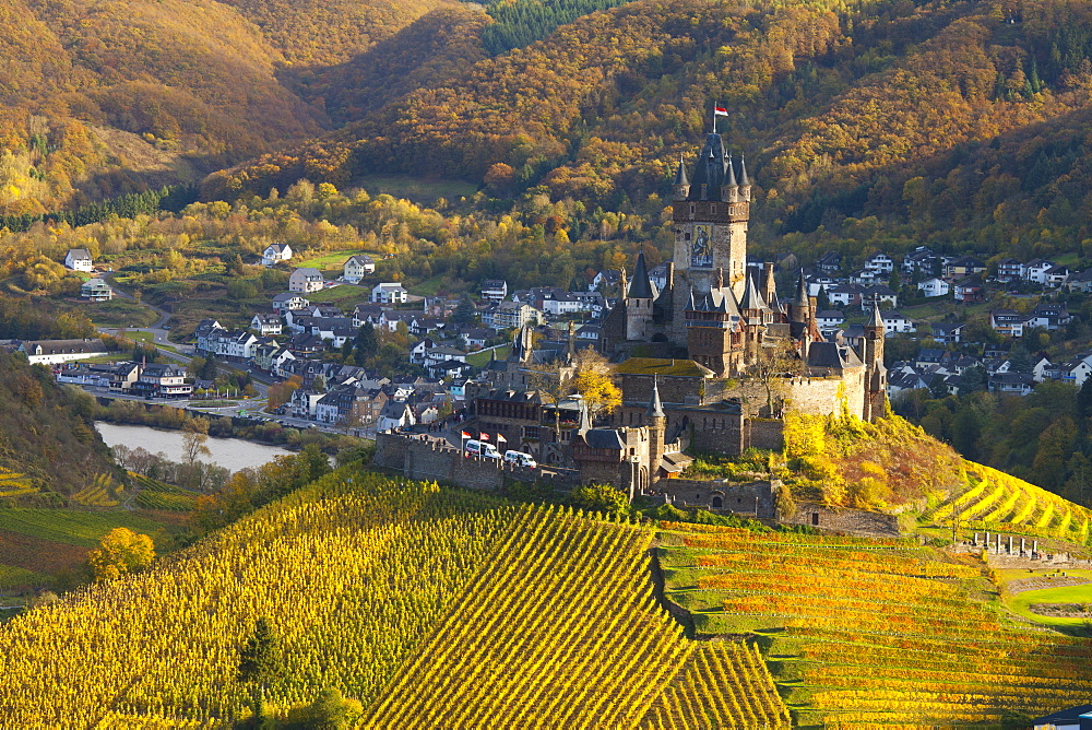 View over Cochem Castle and the Mosel River Valley in autumn, Cochem, Rheinland-Pfalz (Rhineland-Palatinate), Germany, Europe 