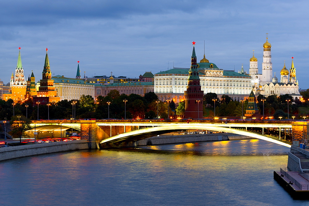 View of the Kremlin on the banks of the Moscow River, Moscow, Russia, Europe