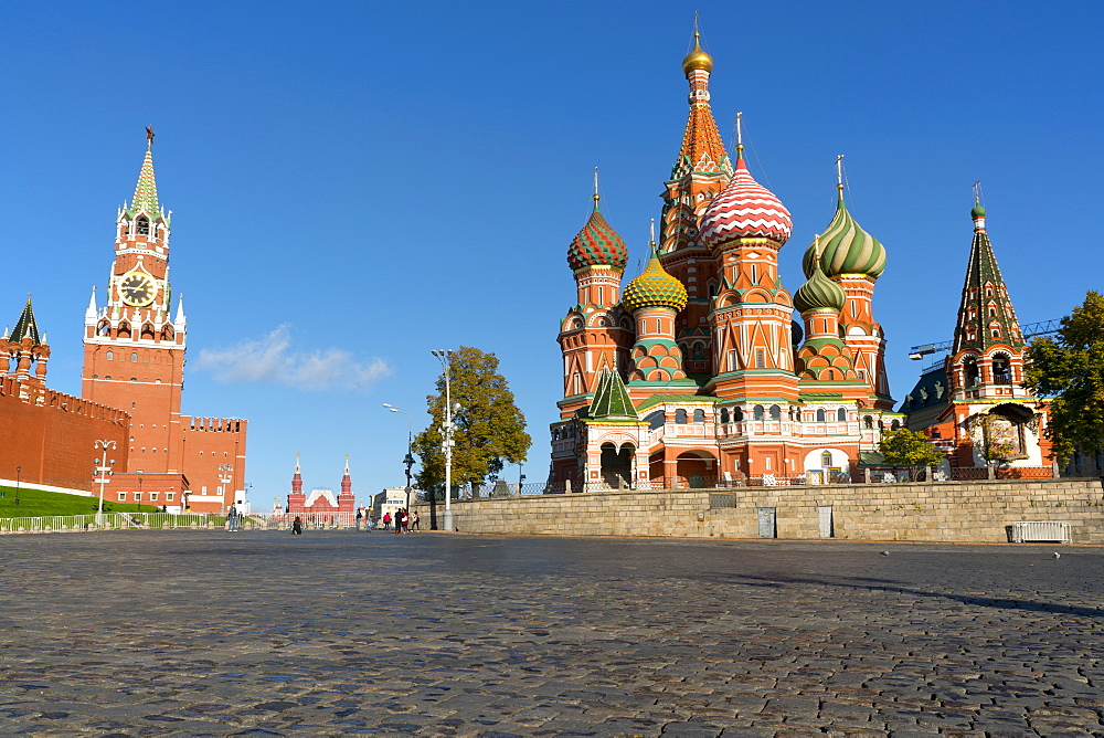 Red Square, St. Basil's Cathedral and the Saviour's Tower of the Kremlin, UNESCO World Heritage Site, Moscow, Russia, Europe