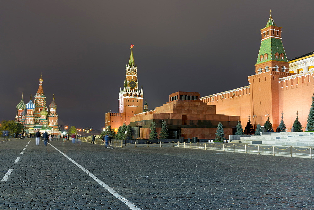 Red Square, St. Basil's Cathedral, Lenin's Tomb and walls of the Kremlin, UNESCO World Heritage Site, Moscow, Russia, Europe